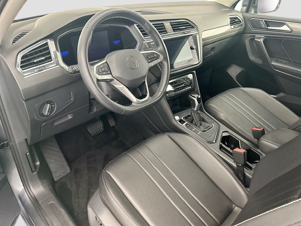 Used 2023 Volkswagen Tiguan SE FWD image 9