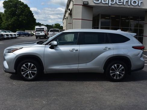 Used 2023 Toyota Highlander XLE FWD image 10