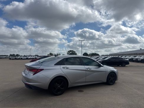 Used 2021 Hyundai Elantra SEL w/ Convenience Package FWD image 21