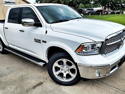 Used 2017 RAM 1500 Laramie w/ Convenience Group AWD/4WD image 4