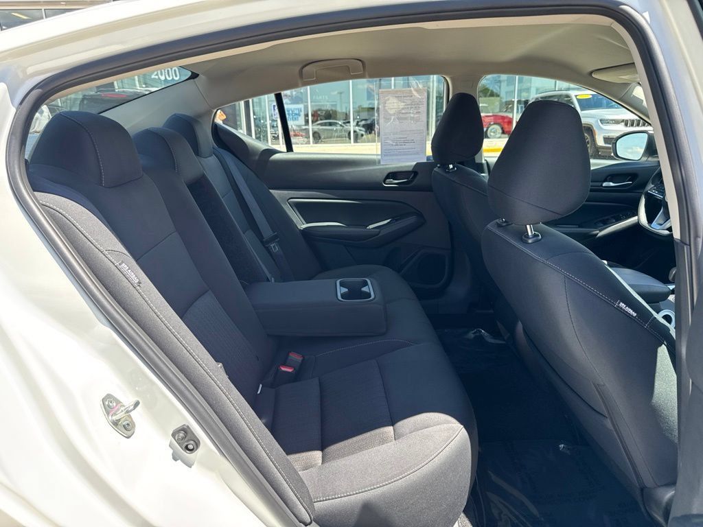 Used 2025 Nissan Altima 2.5 SV FWD image 27