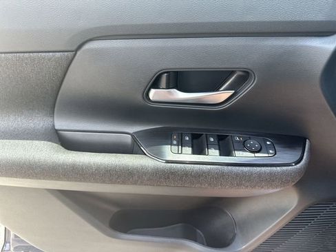 Used 2025 Nissan Kicks SV AWD/4WD image 15