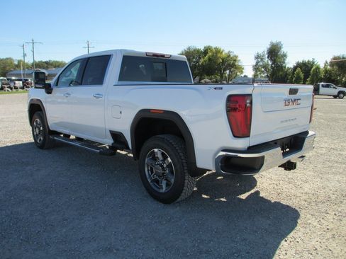 New 2026 GMC Sierra 2500 SLT w/ SLT Premium Package image 8