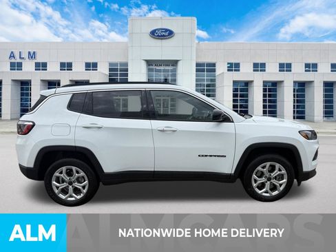 Used 2025 Jeep Compass Latitude AWD/4WD image 4