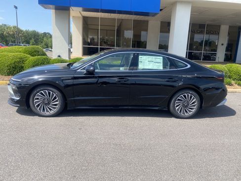 New 2025 Hyundai Sonata Limited image 2