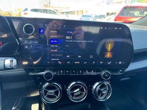 Used 2024 Chevrolet Blazer EV LT image 15