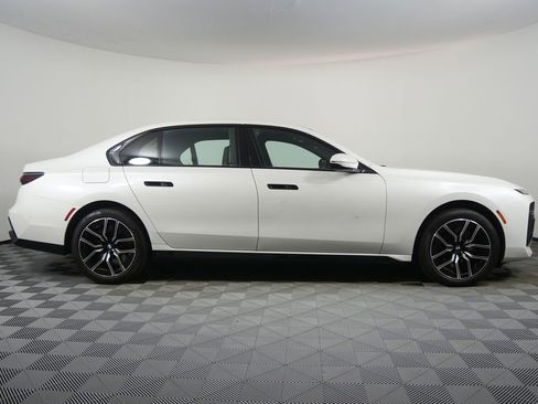 Certified 2023 BMW 760i xDrive w/ Executive Package image 2