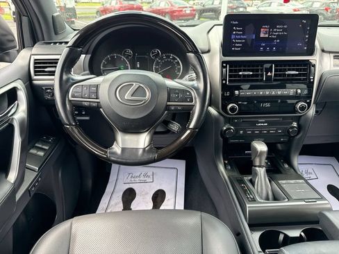 Used 2022 Lexus GX 460 Premium w/ Accessory Package AWD/4WD image 14