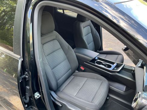 Used 2025 Chevrolet Equinox LT image 36