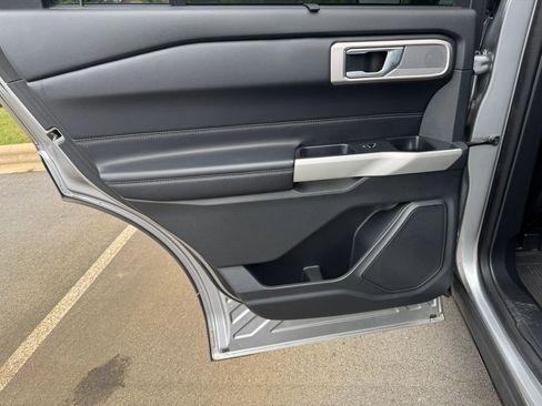 Used 2021 Ford Explorer Limited w/ Equipment Group 301A image 27