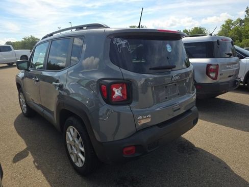 Used 2021 Jeep Renegade Latitude w/ Convenience Group AWD/4WD image 10