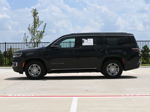 Used 2023 Jeep Wagoneer 4WD w/ Convenience Group I image 6