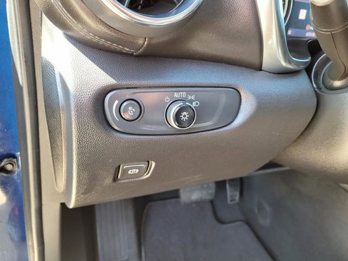 Used 2022 Chevrolet Blazer LT w/ Sound & Technology Package FWD image 26