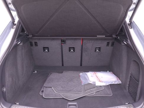 Used 2025 Porsche Macan image 21