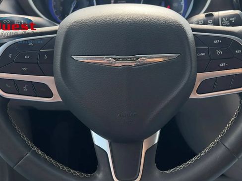 Used 2022 Chrysler Voyager LX FWD image 38