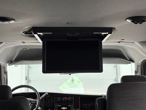 Used 2019 Chevrolet Express 2500 RWD image 4