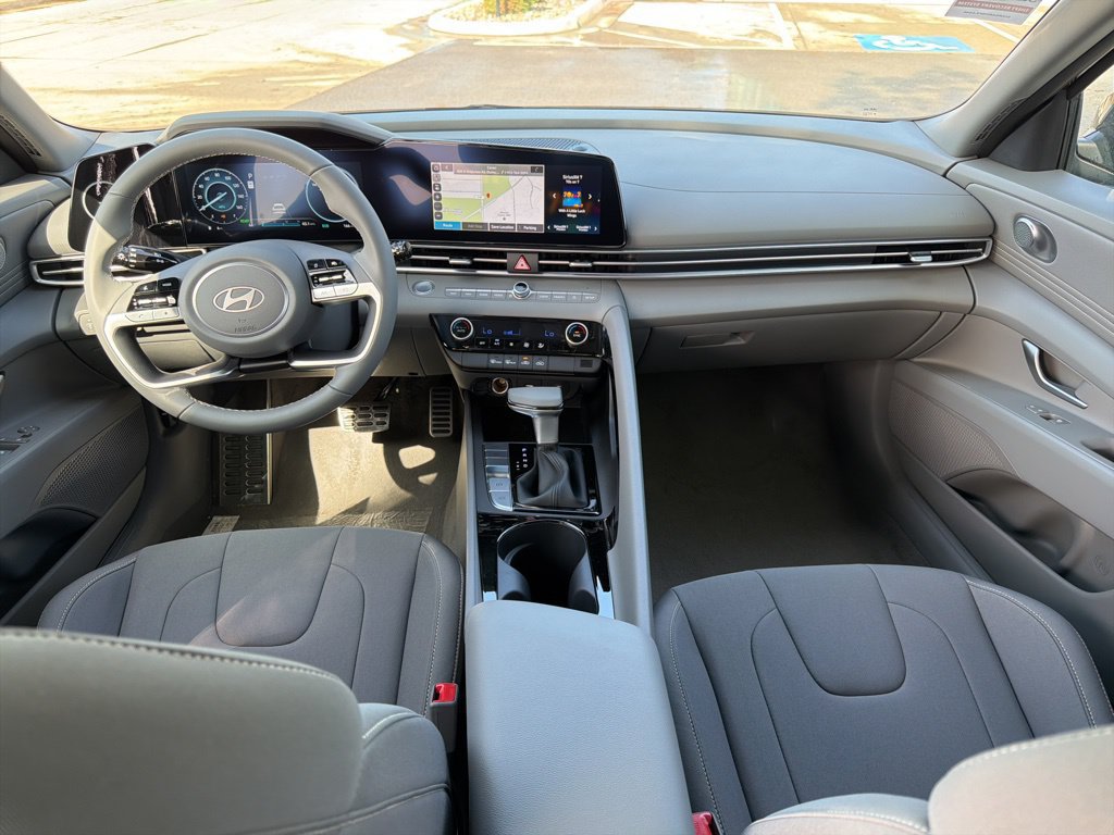 New 2025 Hyundai Elantra SEL FWD image 15