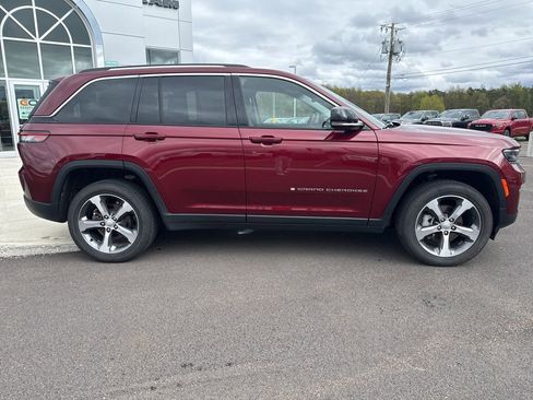 Used 2023 Jeep Grand Cherokee Limited AWD/4WD image 9