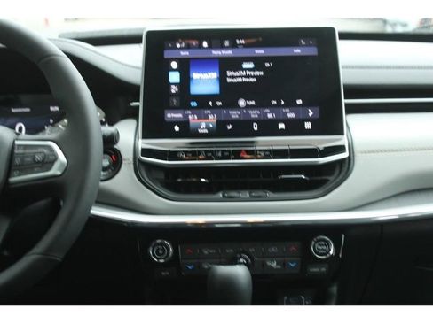 Used 2023 Jeep Compass Limited image 17