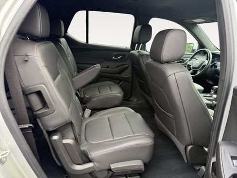 Used 2022 Chevrolet Traverse LT image 18