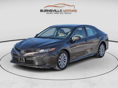 Used 2019 Toyota Camry LE image 2
