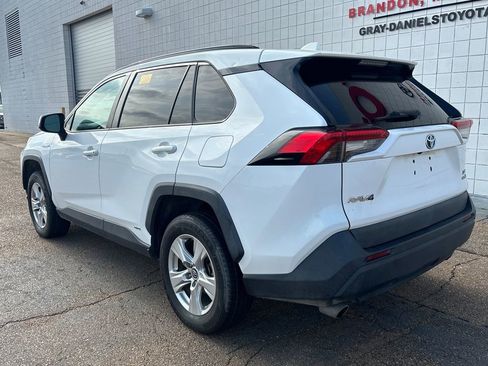 Used 2020 Toyota RAV4 XLE w/ XLE Grade Weather Package AWD/4WD image 4