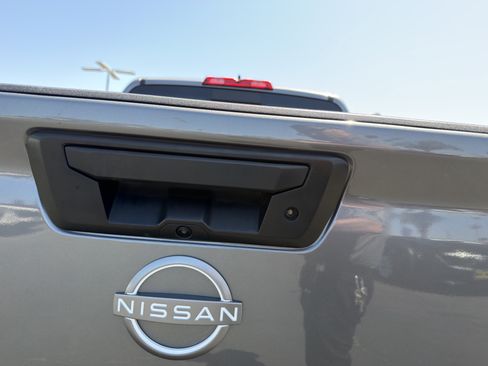 Used 2024 Nissan Frontier SV w/ SV Convenience Package RWD image 14