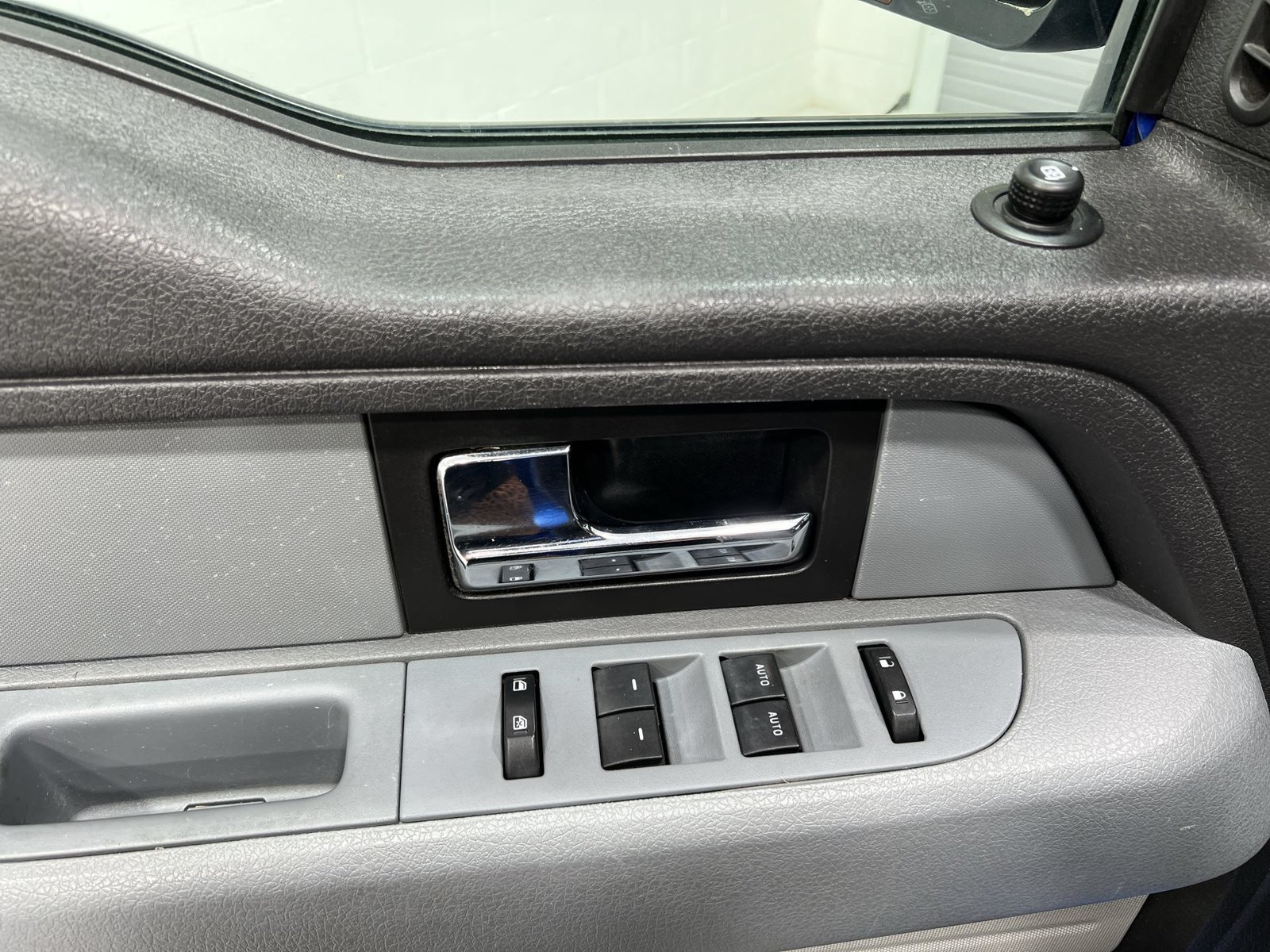 Used 2013 Ford F150 XLT w/ XLT Chrome Pkg AWD/4WD image 13