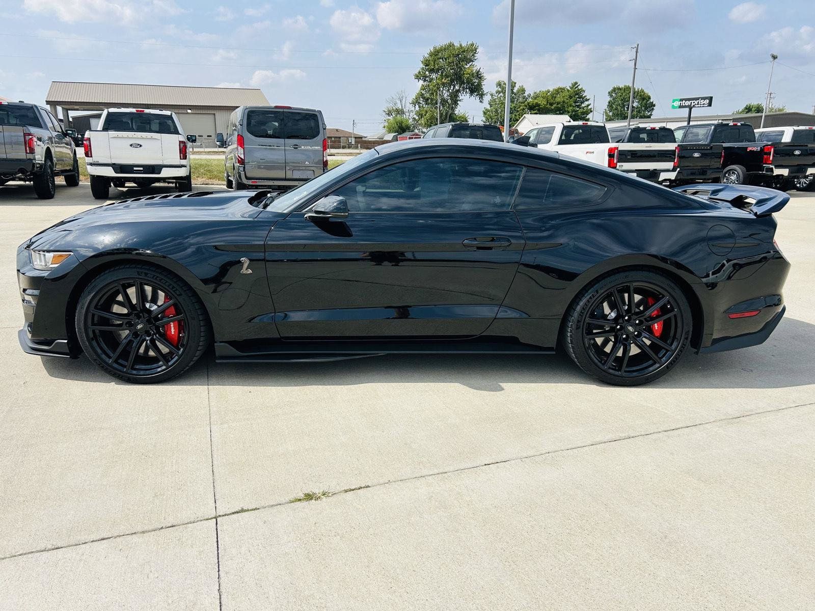 Used 2022 Ford Mustang Shelby GT500 w/ Technology Package RWD image 30
