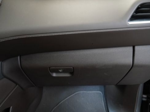 Used 2022 Chevrolet Tahoe Z71 w/ Z71 Off-Road Package AWD/4WD image 43