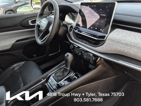 Used 2023 Jeep Compass Latitude AWD/4WD image 13