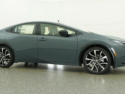 New 2026 Toyota Prius Plug-In Hybrid FWD image 34
