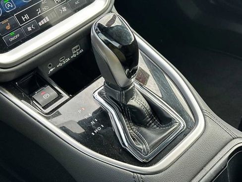 Used 2024 Subaru Outback Premium image 19