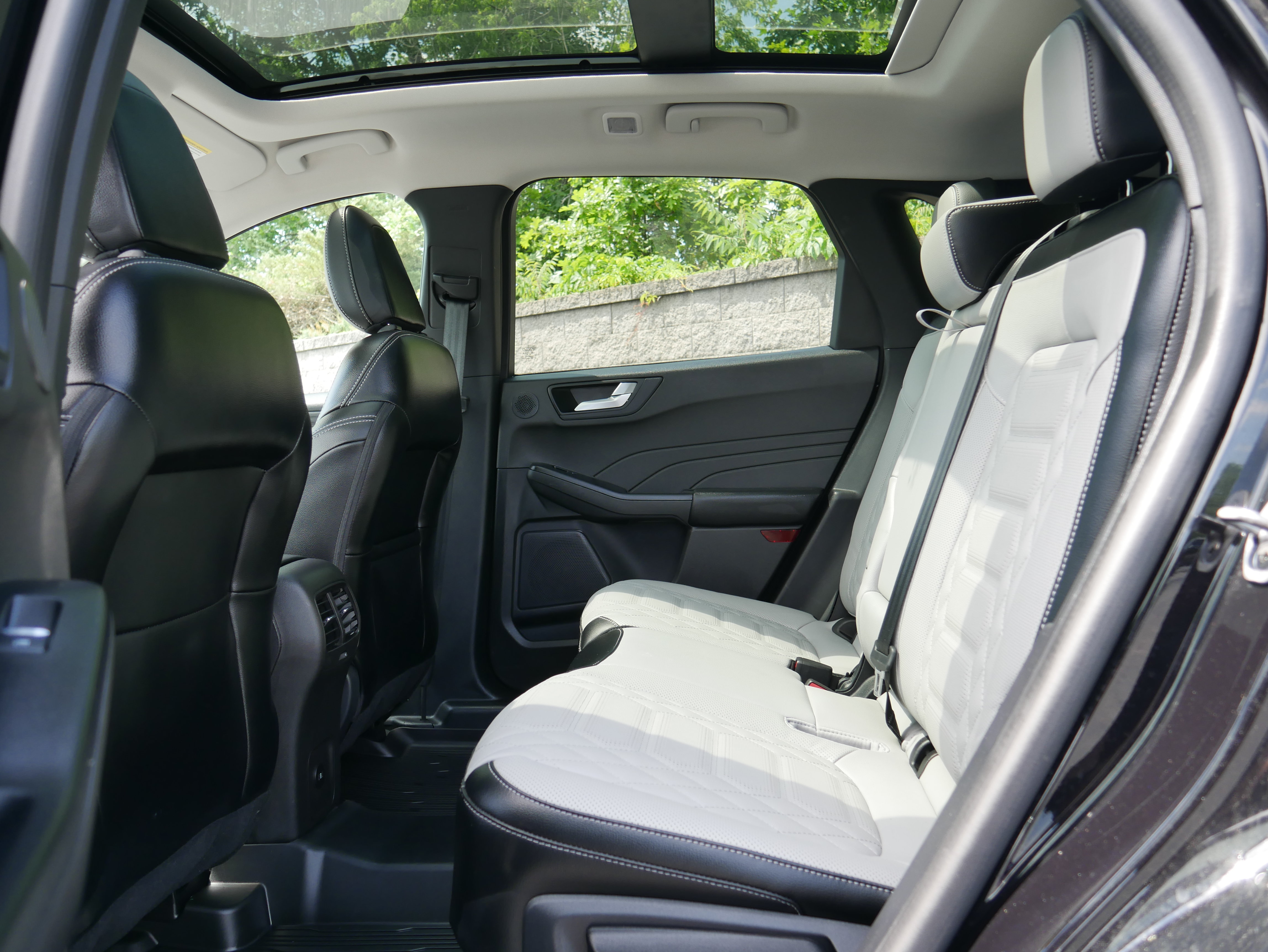 Used 2024 Ford Escape Platinum w/ Premium Technology Package AWD/4WD image 14