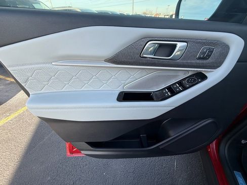 Used 2025 Ford Explorer Platinum w/ Ultimate Package image 8