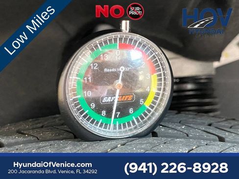 Certified 2025 Hyundai Tucson Limited FWD image 42