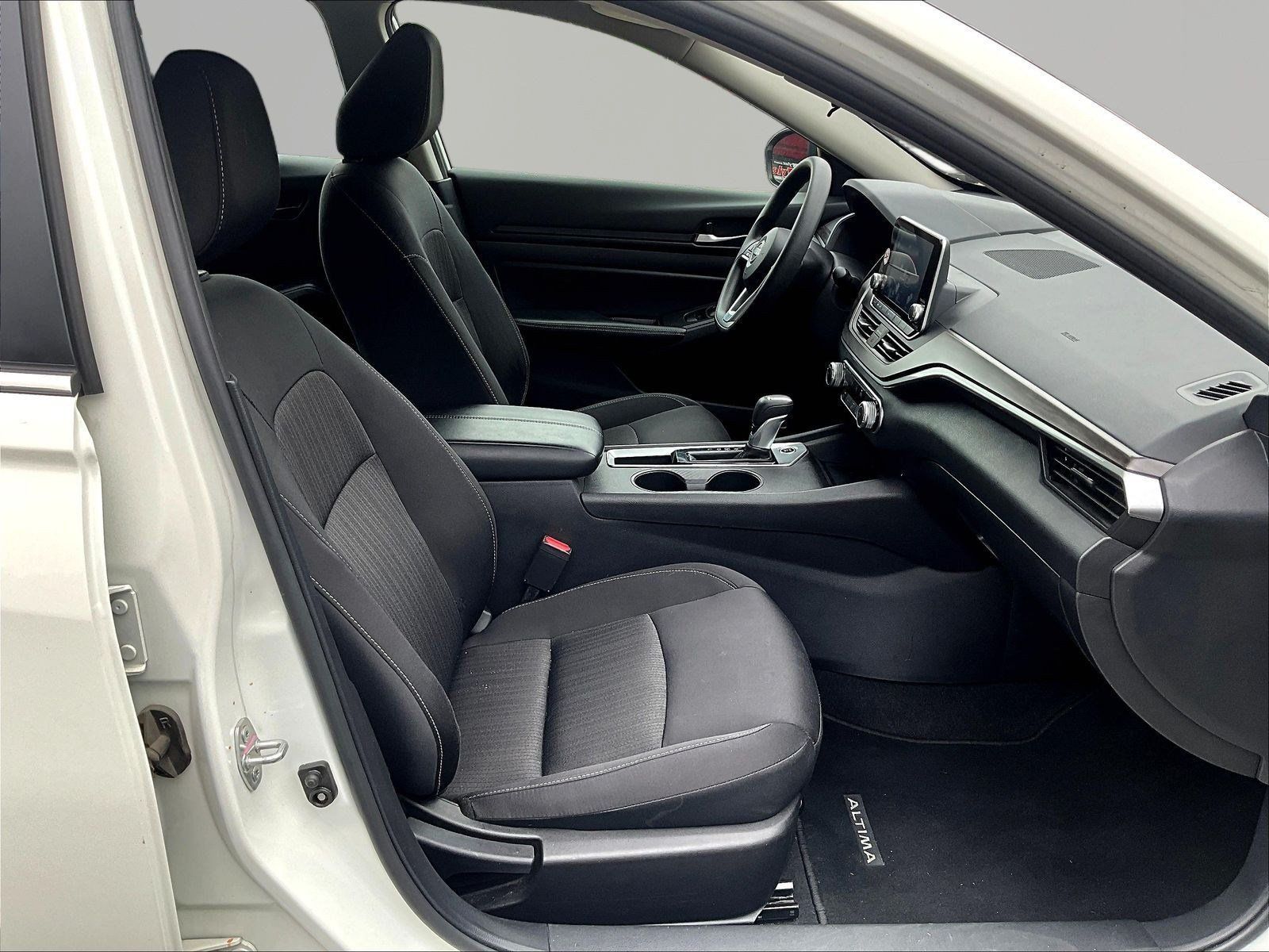 Used 2025 Nissan Altima 2.5 SV FWD image 29