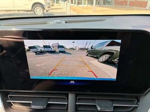 Used 2025 Chevrolet Trax LT FWD image 7