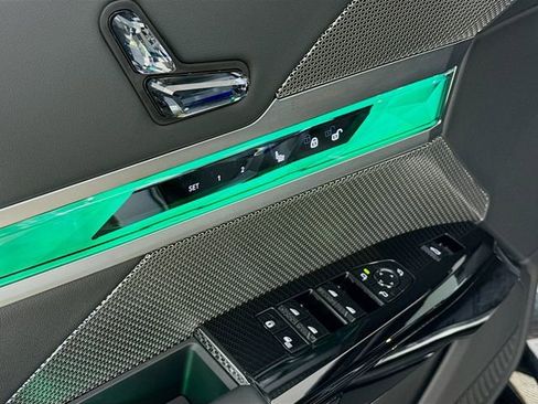 Used 2025 BMW 760i xDrive image 18