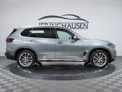 Used 2024 BMW X5 xDrive40i w/ Premium Package AWD/4WD image 4