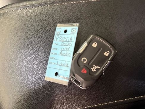 Used 2020 GMC Acadia SLT image 29