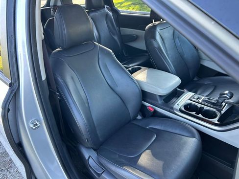 Used 2022 Kia Carnival LX FWD image 17