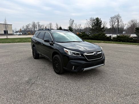 Used 2020 Subaru Outback Limited w/ Popular Package #2 image 3