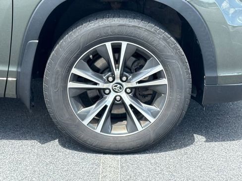 Used 2016 Toyota Highlander XLE AWD/4WD image 11