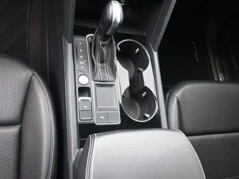 Used 2023 Volkswagen Atlas SE image 31