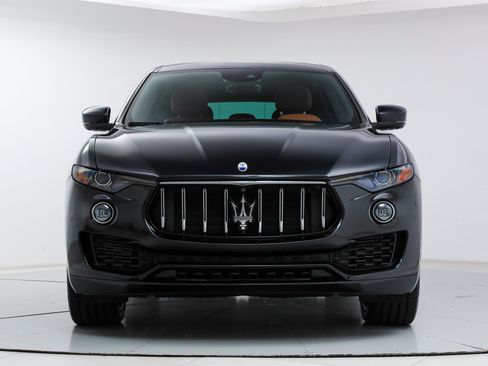Certified 2023 Maserati Levante GT AWD/4WD image 8