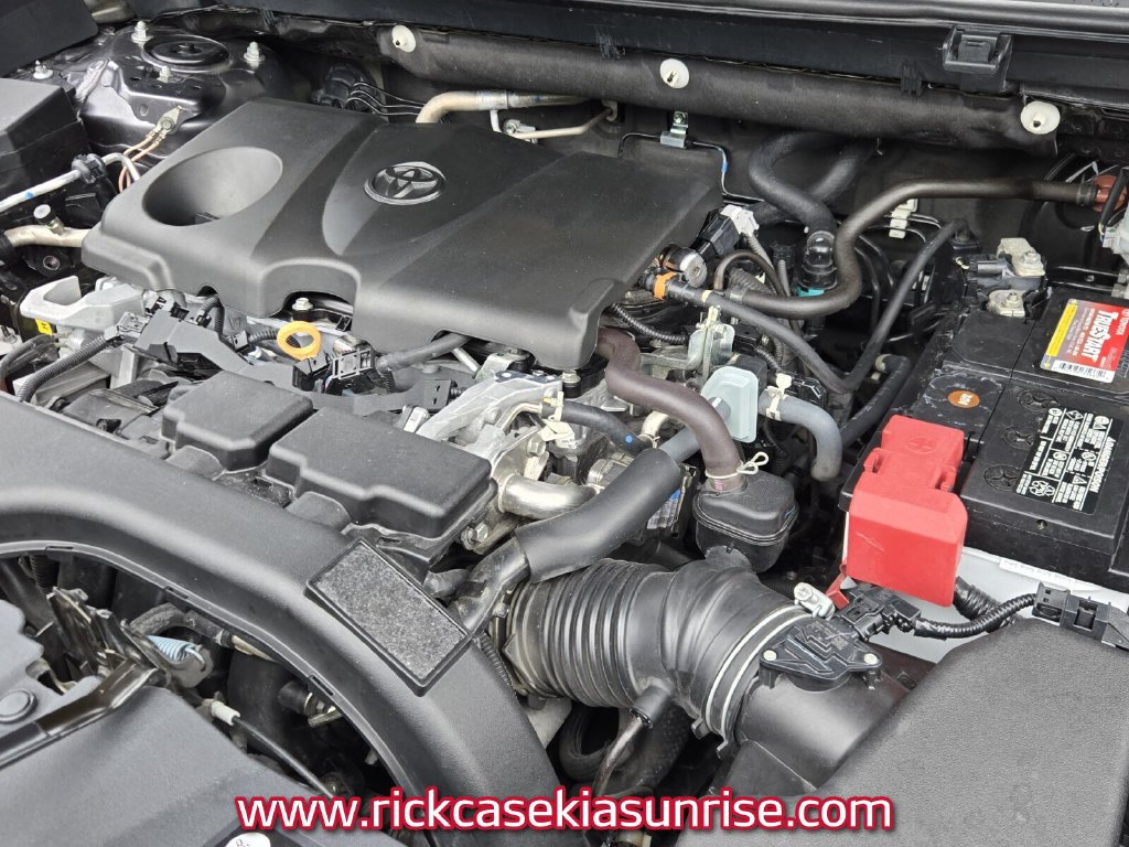 Used 2021 Toyota RAV4 XLE FWD image 18