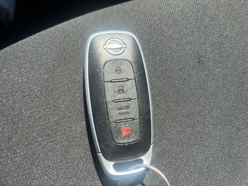 Used 2025 Nissan Sentra SV image 18