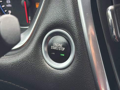 Used 2023 Chevrolet Traverse Premier FWD image 33