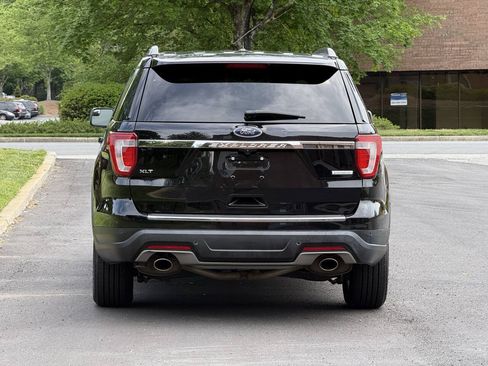 Used 2018 Ford Explorer XLT w/ Equipment Group 202A FWD image 4
